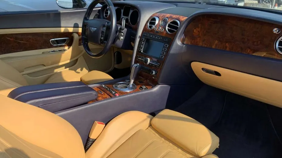 BENTLEY Continental -