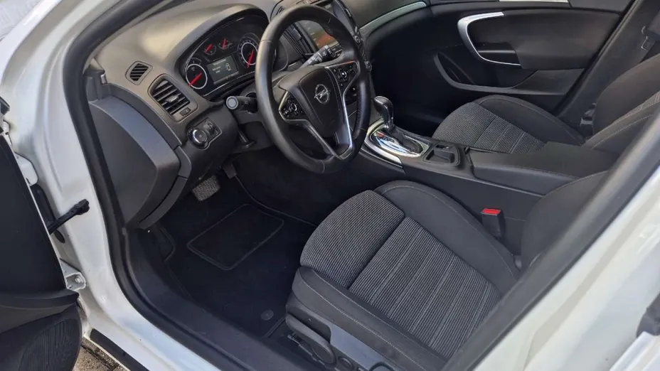 OPEL Insignia -