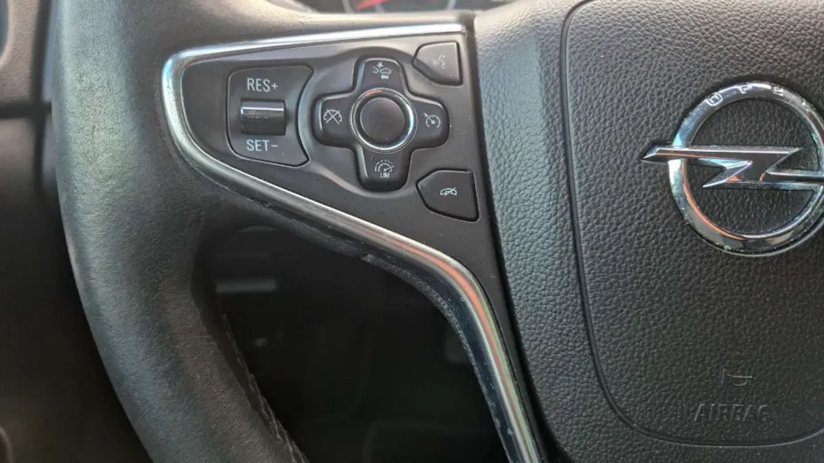 OPEL Insignia -