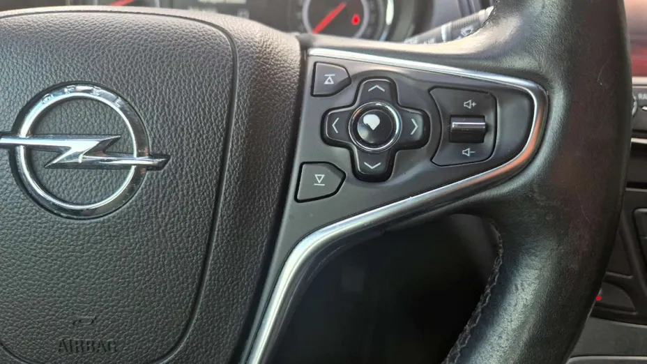 OPEL Insignia -