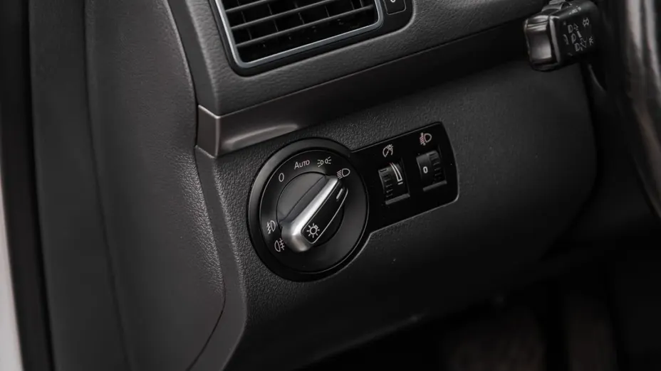 VOLKSWAGEN Touran -