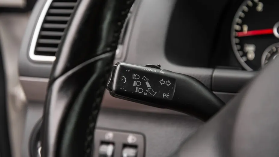 VOLKSWAGEN Touran -