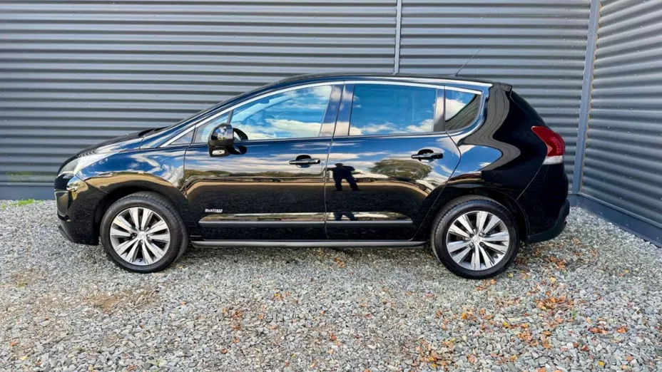 PEUGEOT 3008 -
