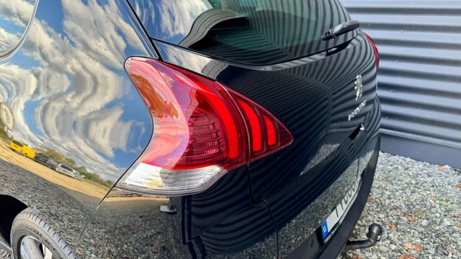 PEUGEOT 3008 -