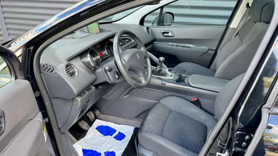 PEUGEOT 3008 -