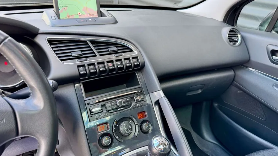 PEUGEOT 3008 -