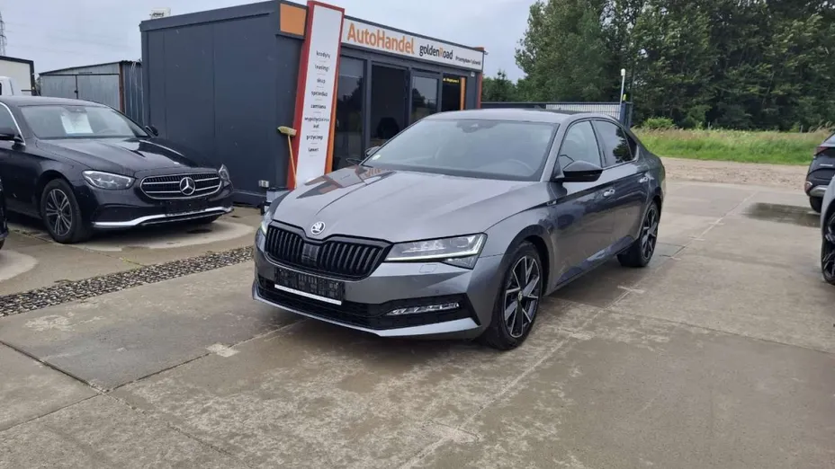 SKODA Superb -