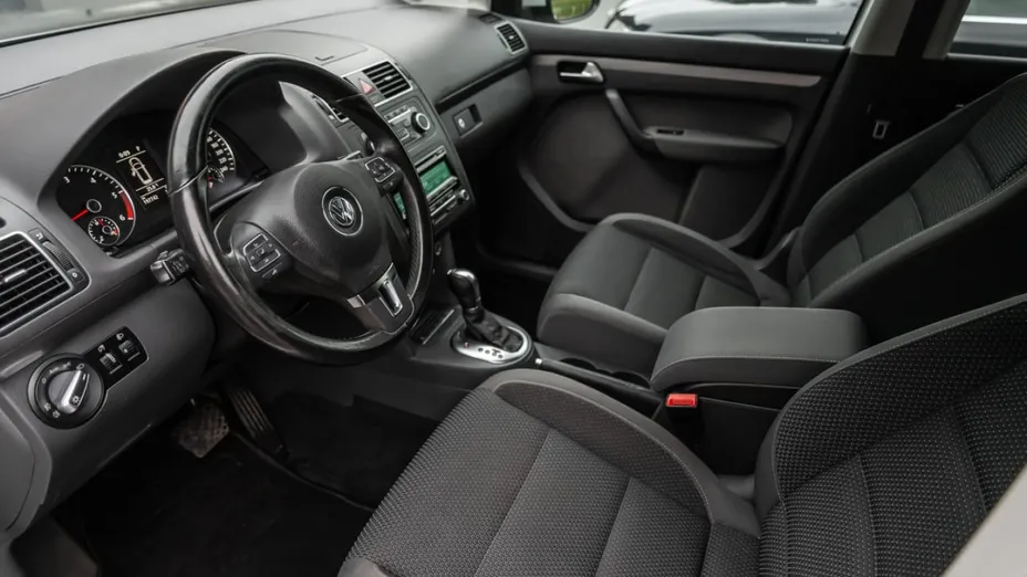 VOLKSWAGEN Touran -
