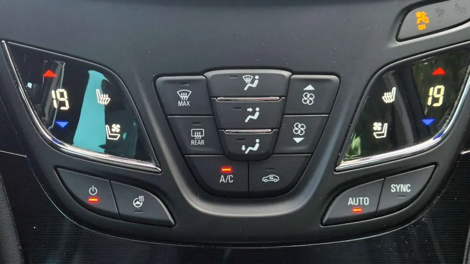 OPEL Insignia -