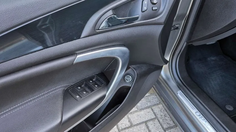OPEL Insignia -
