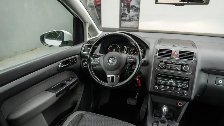 VOLKSWAGEN Touran -