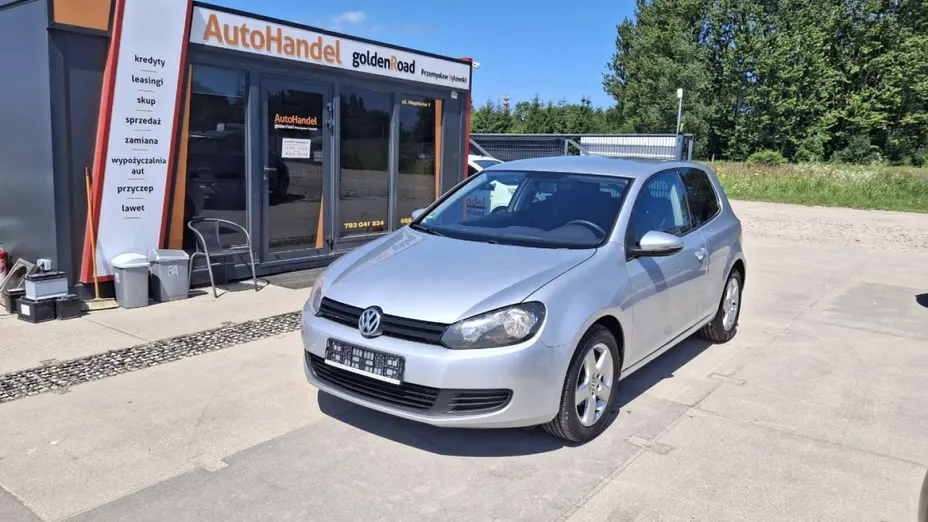 VOLKSWAGEN Golf -