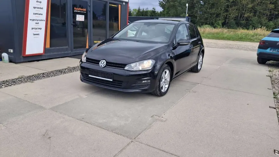 VOLKSWAGEN Golf -