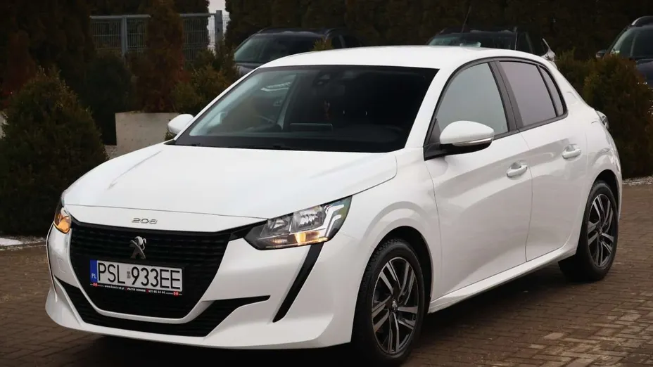 PEUGEOT 208 -