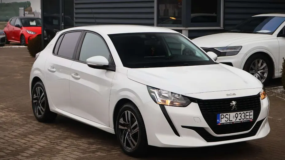 PEUGEOT 208 -