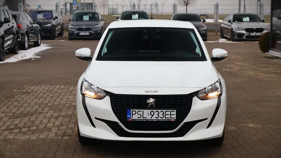PEUGEOT 208 -