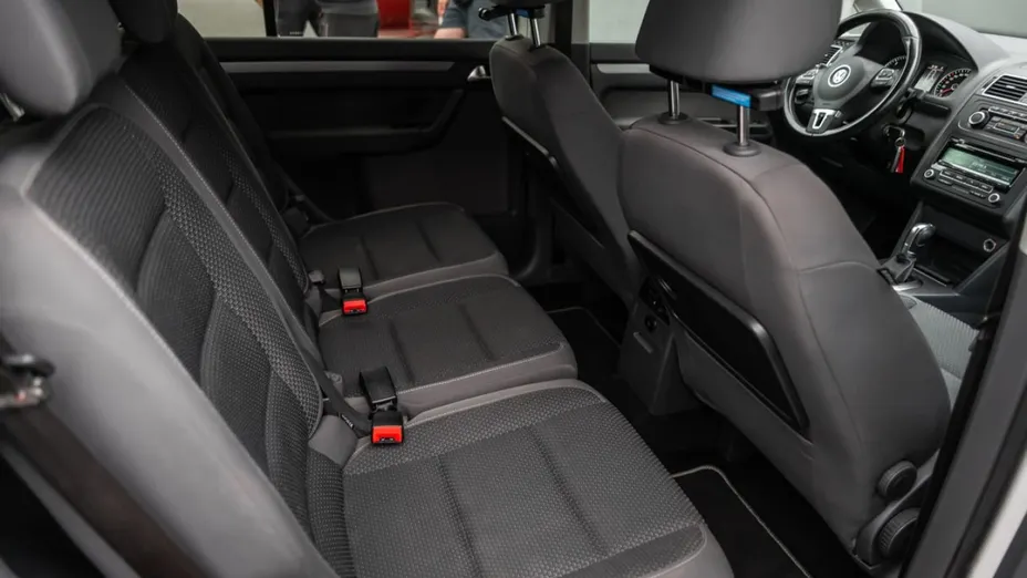 VOLKSWAGEN Touran -
