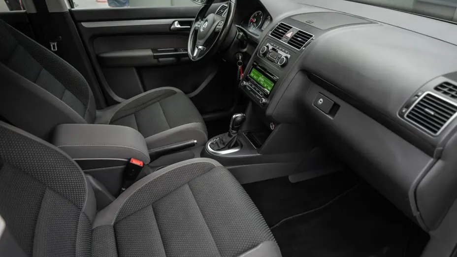 VOLKSWAGEN Touran -