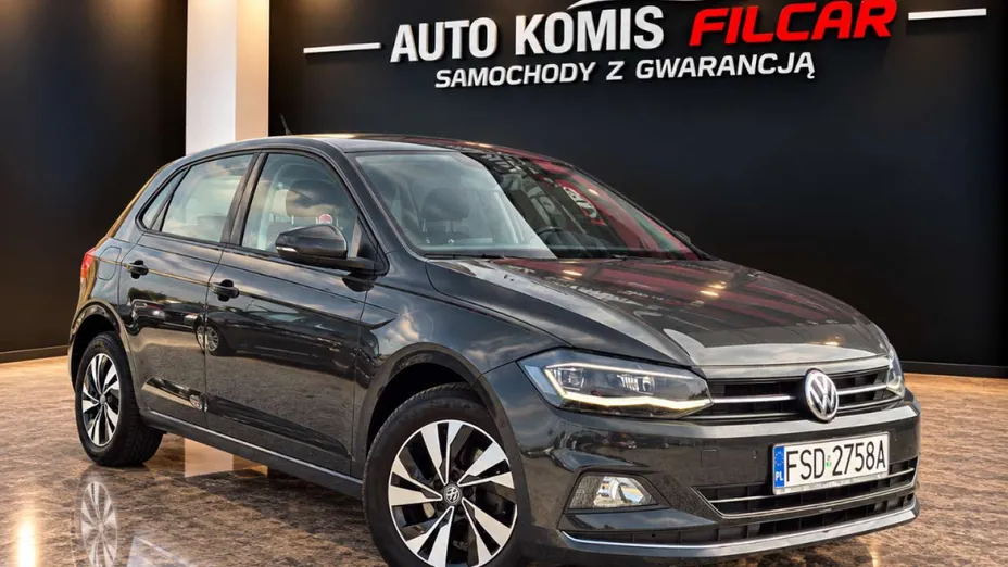 VOLKSWAGEN Polo -