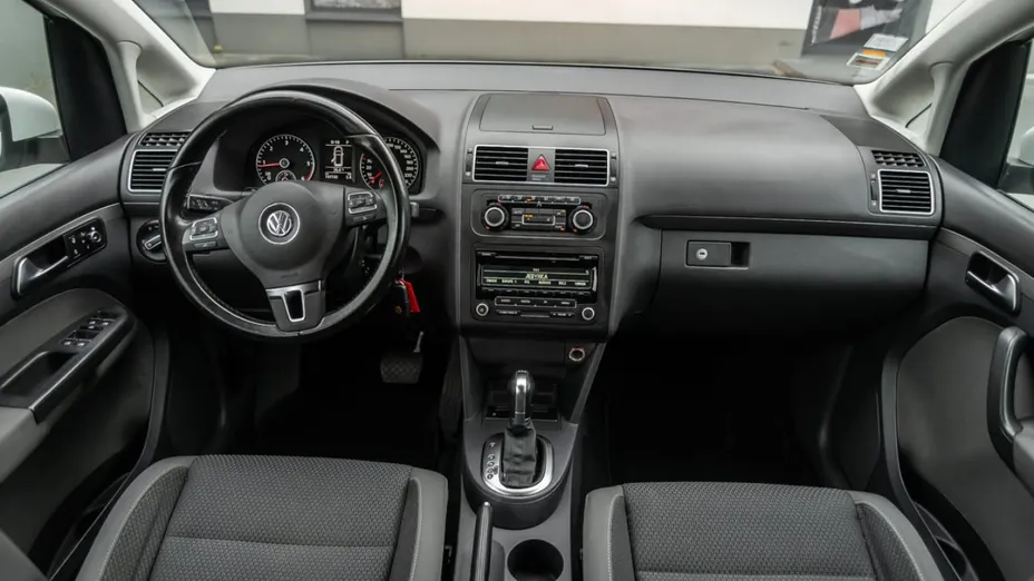 VOLKSWAGEN Touran -