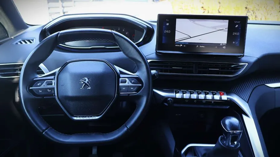 PEUGEOT 3008 -