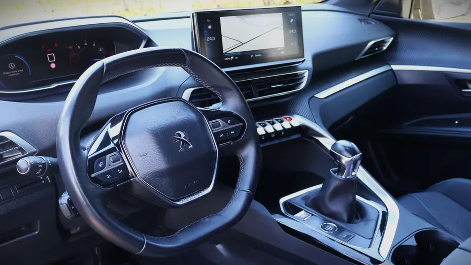 PEUGEOT 3008 -