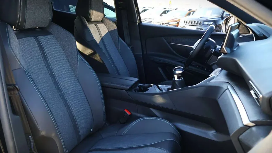PEUGEOT 3008 -