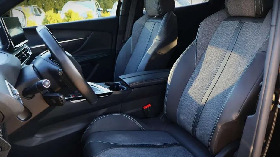PEUGEOT 3008 -