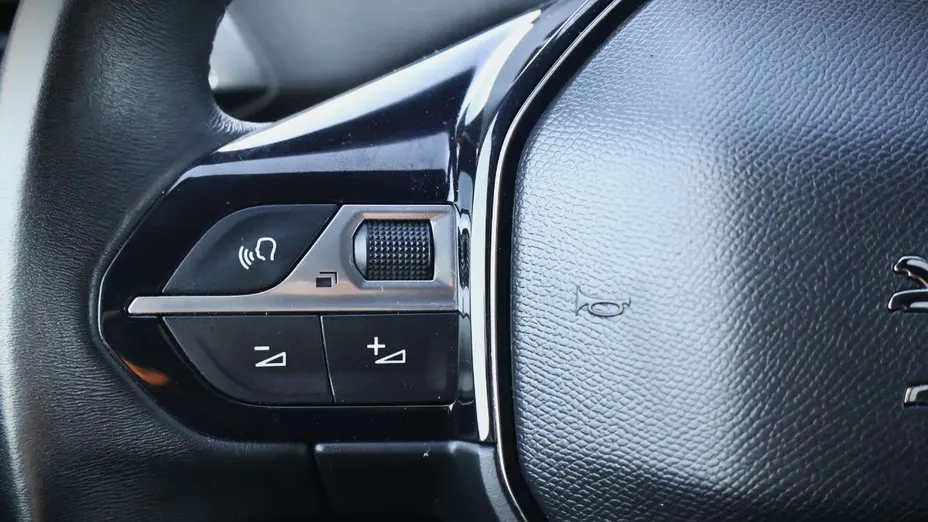 PEUGEOT 3008 -