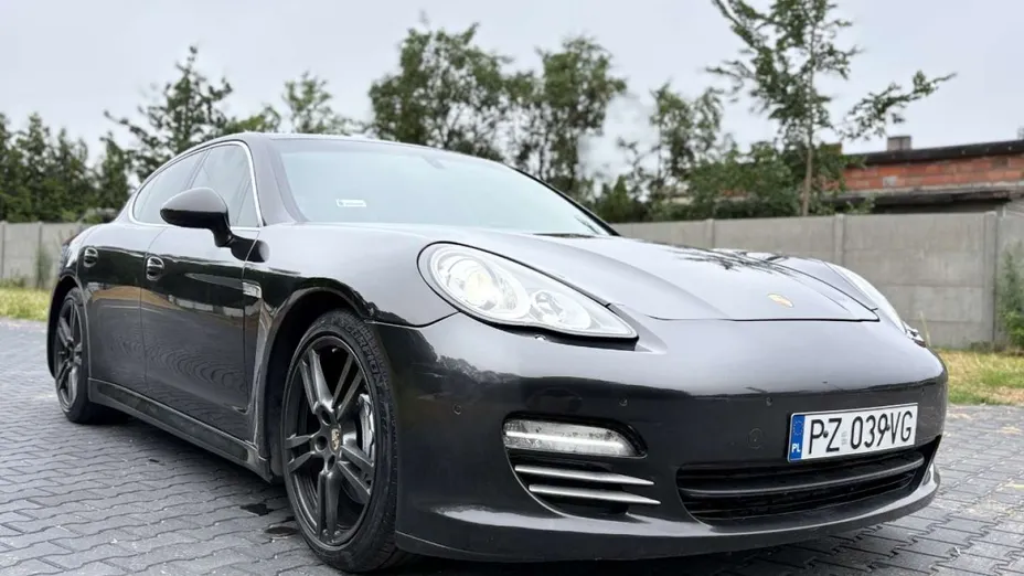 PORSCHE Panamera -