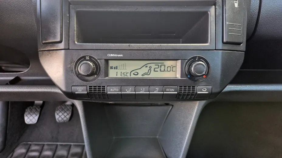 VOLKSWAGEN Polo -