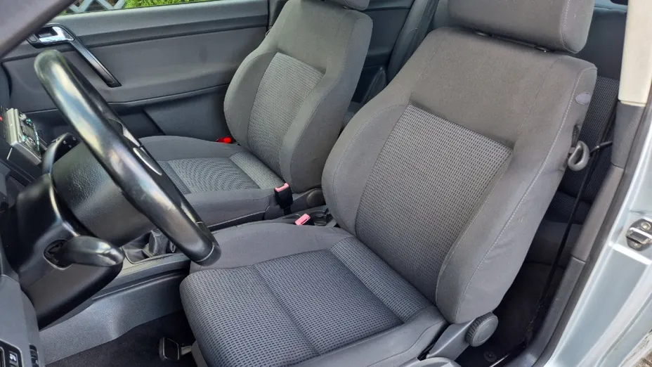 VOLKSWAGEN Polo -