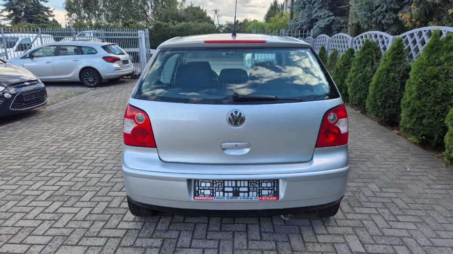 VOLKSWAGEN Polo -