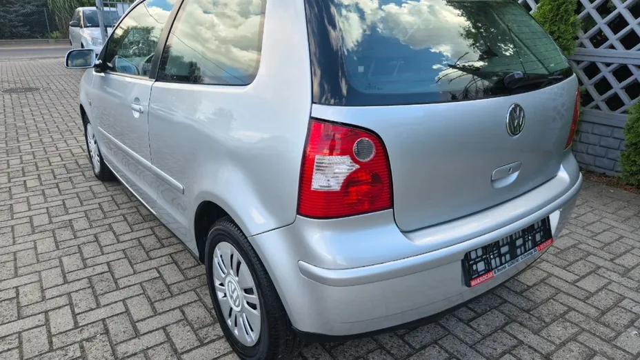 VOLKSWAGEN Polo -