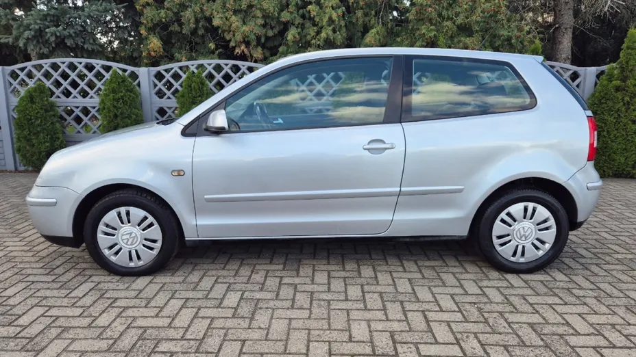 VOLKSWAGEN Polo -
