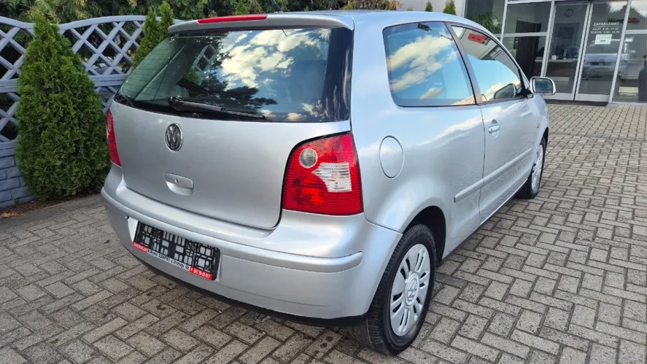 VOLKSWAGEN Polo -