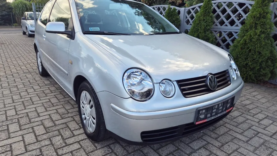 VOLKSWAGEN Polo -