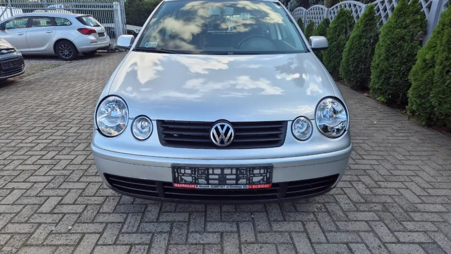VOLKSWAGEN Polo -