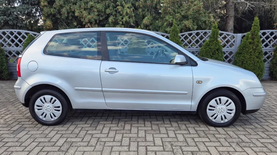 VOLKSWAGEN Polo -