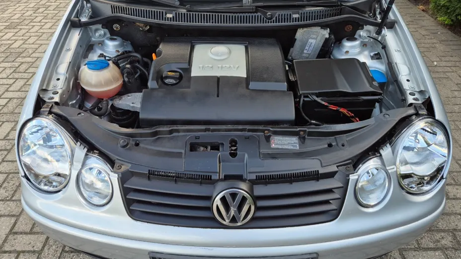 VOLKSWAGEN Polo -