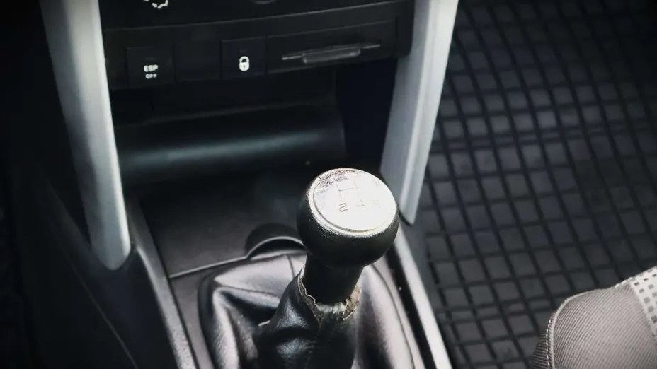 PEUGEOT 207 -