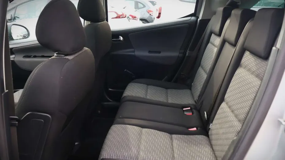 PEUGEOT 207 -