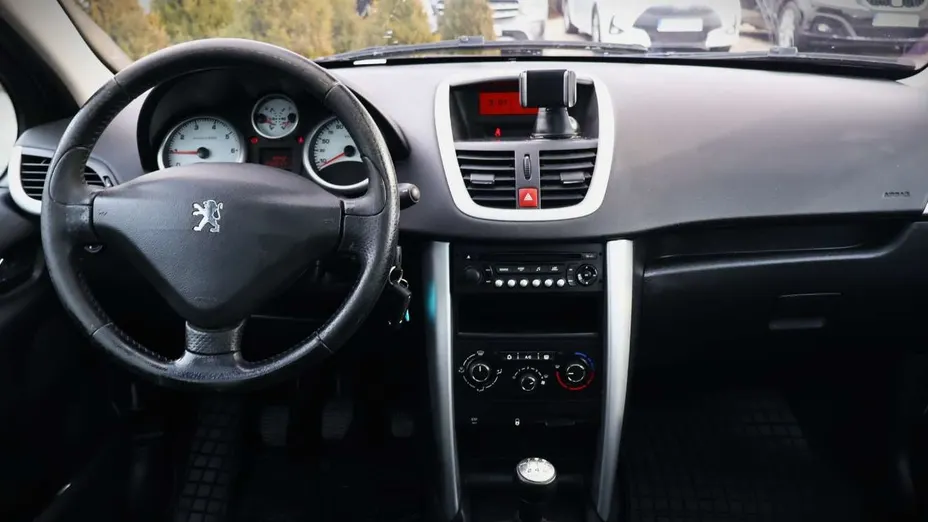 PEUGEOT 207 -