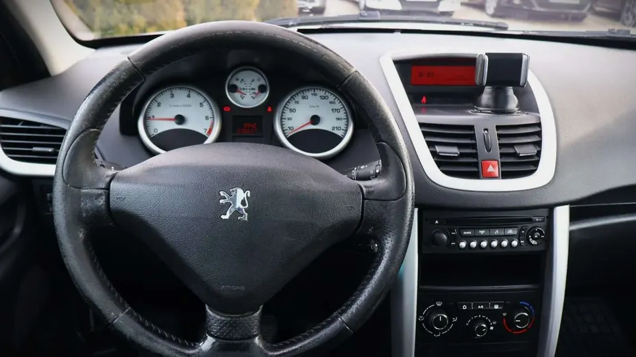 PEUGEOT 207 -