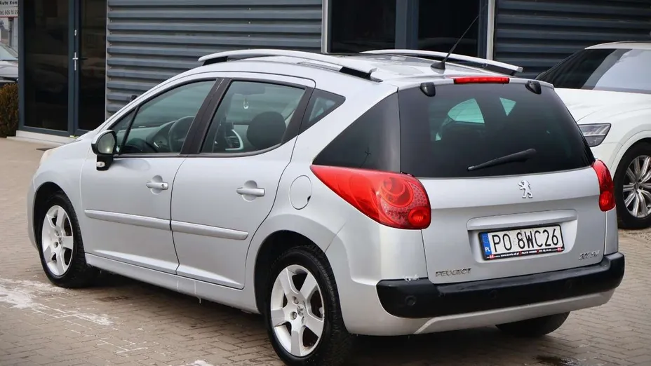 PEUGEOT 207 -