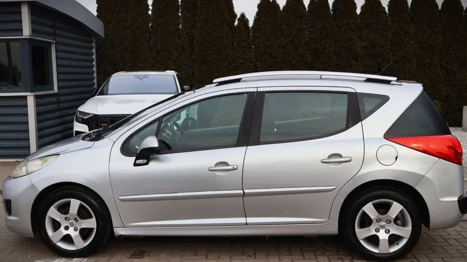 PEUGEOT 207 -