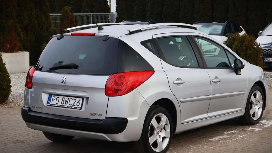 PEUGEOT 207 -