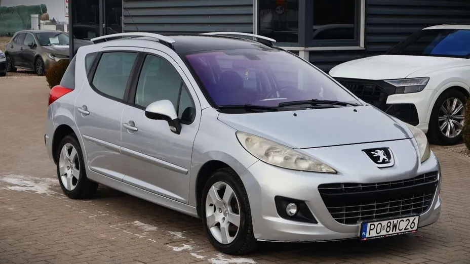 PEUGEOT 207 -