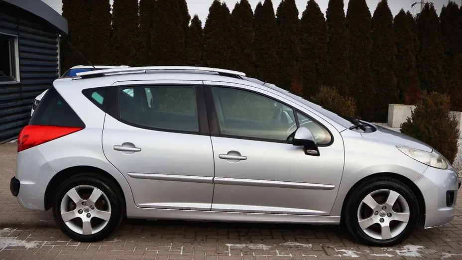 PEUGEOT 207 -