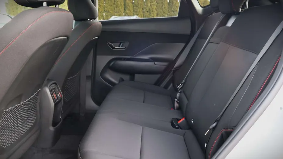 HYUNDAI Kona -